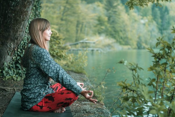 How can mindfulness techniques reduce stress?